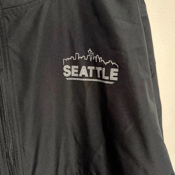 Men’s Champion Seattle windbreaker jacket - Picture 2 of 3